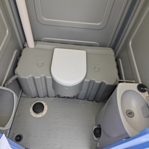Nuevo Modelo de Baños Portátiles Prefabricados, Inodoro Químico Portátil para Exteriores, Camping y Uso Móvil, en Venta - Product Image 1