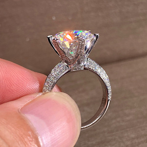 Anello F1481 in Oro Bianco con Diamante Naturale Taglio Brillante Rotondo, Gioiello da Donna per Fidanzamento, Colore G, con Pietre Laterali - Product Image 1