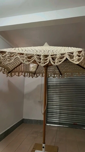 Parasol en corde de coton tressée à la main LS avec pompons décoratifs en macramé, idéal pour patio, plage, café en plein air - Product Image 4