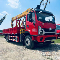Grue montée sur camion Shacman 4*2, moteur Yuchai 240HP, flèche à 5 sections de 10 tonnes pour levage en usine minière