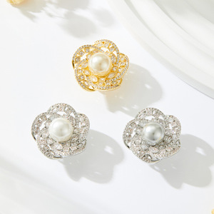 Flower Pearl Magnetic Brooch Copper Alloy Inlaid With Zircon <b>Wedding</b> Women's Fashion <b>Accessory</b> - Product Image 1