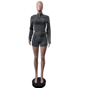 Женская джинсовая куртка на молнии - Product Image 3