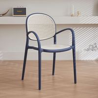 Chaise de salle à manger contemporaine italienne en plastique, design empilable, réutilisable, respirante, en polypropylène