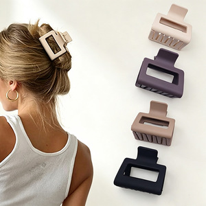 Mini pinces à cheveux carrées mates, creuses, couleur unie, antidérapantes, accessoires capillaires simples pour femmes et filles - Product Image 1