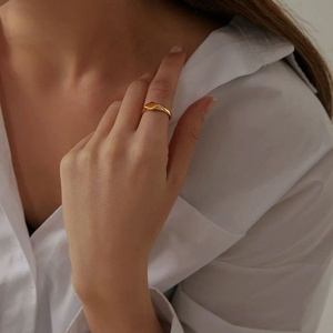 Bagues de fiançailles et de mariage en acier inoxydable plaqué or 14k 18k, durables et élégantes, forme losange, pour femmes - Product Image 2