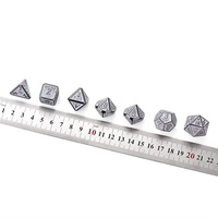 Ensemble de dés de haute précision gravés Dragon War D20 D6 en métal argenté personnalisable multicolore 16 mm pour jeux de table et collections
