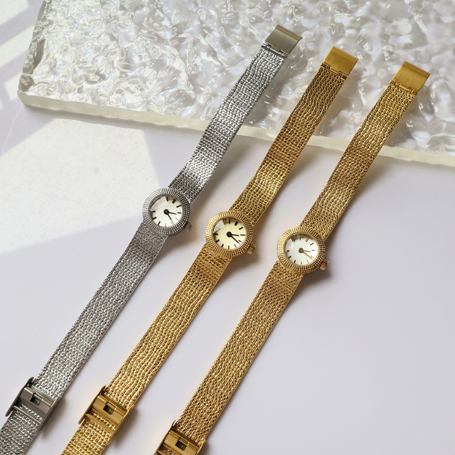 New Model Simple and Original Designer Style Round Wheat-Pattern Ladies' Quartz Watch
