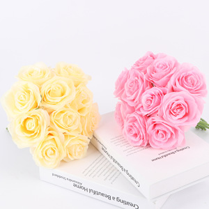 ช่อดอกกุหลาบไหมไทน์เอน 10 ดอก สีแดง 30 ซม. สำหรับงานแต่งงาน ตกแต่งบ้าน - Product Image 4