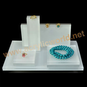 Soporte de joyería de escritorio personalizado, expositor de collar Acrílico - Product Image 1