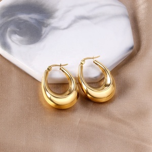 Nuevos Aretes de Aro Geométricos Gruesos de Acero Inoxidable con Baño de Oro PVD de 18K de Alta Calidad para Mujer - Product Image 6