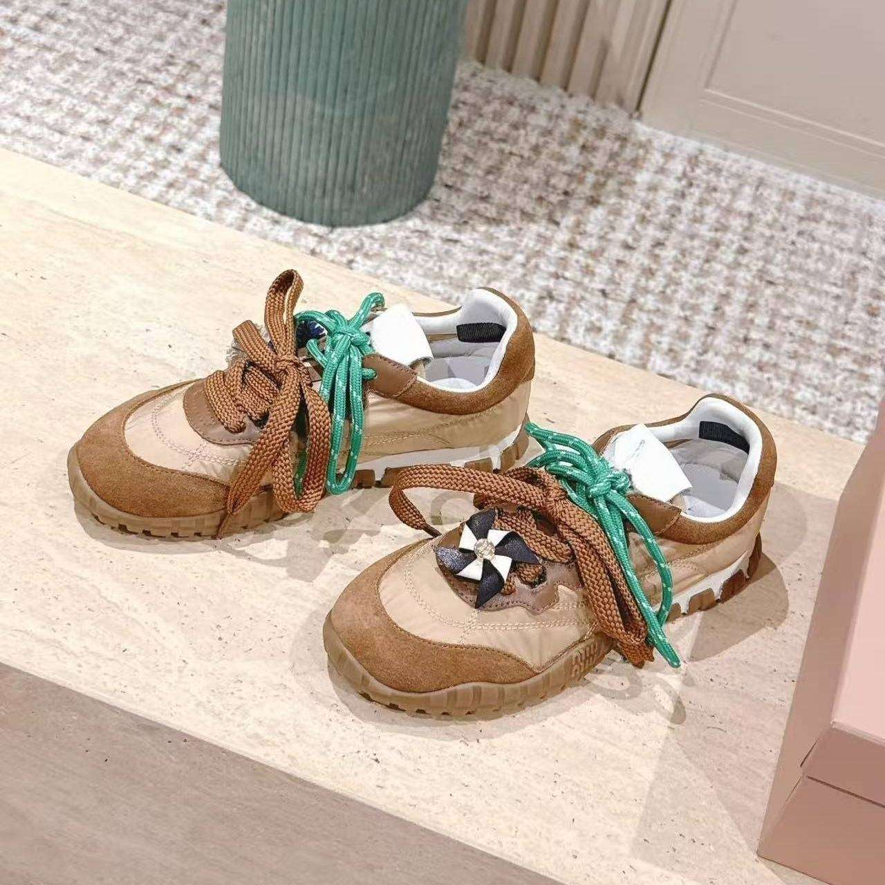 สีน้ำตาล