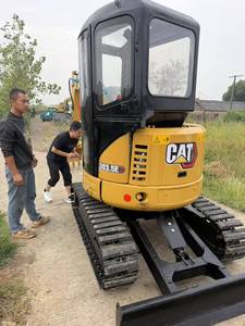 Excavadora Hidráulica Usada Caterpillar 303.5e de 3.5 Toneladas con Motor, Caja de Cambios, Bomba y PLC - En Venta - Product Image 3