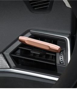 เครื่องหอมติดช่องแอร์รถยนต์โลหะทันสมัย ดีไซน์หรูหรา กลิ่นหอมยาวนาน กำจัดกลิ่นไม่พึงประสงค์ ไม่ใช้ไฟฟ้า - Product Image 1