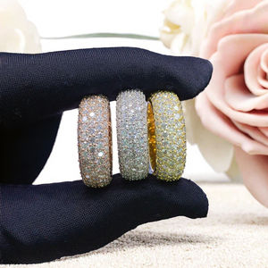 Anillo de Boda Clásico Brillante de 5 Filas de Moissanita con Corte Brillante y Engaste de Garras para Hombre, de Plata de Ley 925 Bañada en Oro - Product Image 3