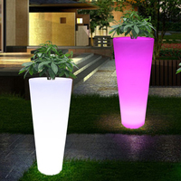 Exposition lumineux coloré jardin pots de plantes jardinière en plastique fête location lampadaire lumineux pot de fleur