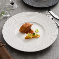 Assiette à dîner en céramique à texture créative, plat de service élégant en porcelaine embossée pour hôtels haut de gamme