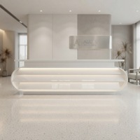 Bureau de réception sur mesure de forme ovale moderne en surface solide blanche avec éclairage LED RGB, respectueux de l'environnement, pour salons de beauté, hôtels, hôpitaux