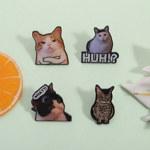 Pin de botón de hojalata con meme de gato divertido, venta al por mayor, broche de dibujos animados lindo personalizado OEM para ropa y accesorios de mochila - Product Image 2