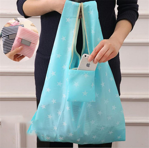 Sac fourre-tout compact et pliable qui se glisse dans la poche de votre manteau ou votre pochette. Ne vous rendez plus jamais sans un sac, qu'il soit <span class=keywords><strong>à</strong></span> la maison ou <span class=keywords><strong>à</strong></span> l'étranger. - Product Image 2
