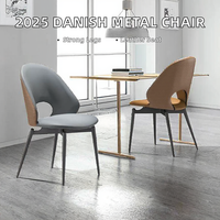 Chaise de salle à manger au design danois moderne, blanche, en acier de haute qualité, portable, chaise de salle à manger formelle en métal pour la maison, pour appartement