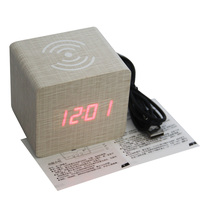 Draagbare mini-kubus houten LED slimme klok creatieve huisdecoratie voor draadloze mobiele telefoonoplader voor kantoor of woonkamer