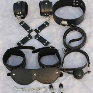 Ensemble de 8 jouets érotiques en cuir noir, jouets de bondage et de flirt alternatifs, produits pour adultes, menottes érotiques, attaches pour les pieds - Product Image 1