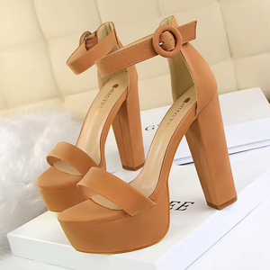 Nouvelles chaussures de mariage élégantes pour femmes en 2026, talons hauts décorés de strass, antidérapantes pour demoiselles d'honneur en hiver - Product Image 4