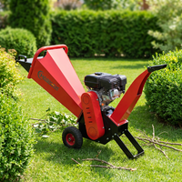 Broyeur de Branches Forestier Mini Portable Remorquable à Moteur Essence pour Broyer les Branches d'Arbres