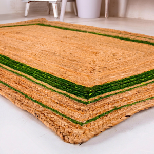 Tapis artisanal en jute bio, rectangulaire, vert rayé, style farmhouse, à poils plats, écologique, pour salon - Product Image 1