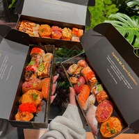 Umweltfreundliche Sushi-Boxen mit Individuellem Logo-Aufdruck in Matt-Schwarz mit Dip-Sauce-Becher, Faltbare Sushi-Rollen-Verpackung zum Mitnehmen