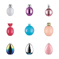 Flacon de parfum en verre sérigraphié de 130 ml avec bouchon à vis perforé, diffuseur à bâtonnets, design artisanal pour une diffusion optimale