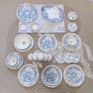 Juego de Vajilla de Porcelana Fina Europea Azul Claro de 41 Piezas y Plato de Postre de Porcelana, Más Vendido - Product Image 1