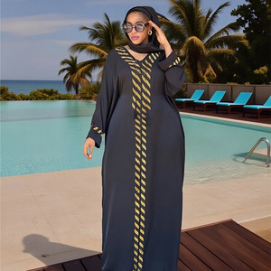 Nuovo Abito Modesto con Bellissimo Ricamo e Sciarpa per Donna - Product Image 3