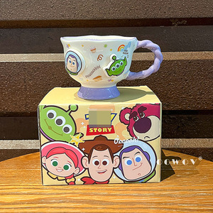Tazza in Ceramica con Piedistallo da 380ml Ispirata a Toy Story, con Rilievo Cartoon, Bocca Larga, per Caffè e Acqua, con Confezione Regalo - Product Image 3