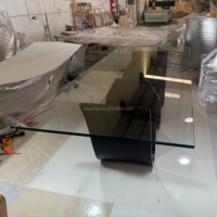 Table à manger paramétrique avec base en bois et plateau en verre transparent, design de bureau de salle à manger pour l'ameublement résidentiel, la maison, l'hôtel et les équipements FF&E