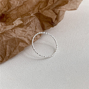 Anillo Delgado de Plata de Ley 925 Brillante, Anillo Apilable con Corte de Diamante, Cómodo para Uso Diario, Joyería Elegante - Product Image 2