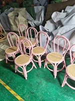 Chaise berçante pour enfants en rotin naturel fait à la main avec accents multicolores salle de jeux amusante et écologique cuisine moderne chambre à coucher utilisation en extérieur