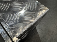 Boîte à outils d'angle en tôle d'aluminium, coffre de rangement latéral verrouillable pour passage de roue