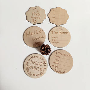 Plaque de Crèche Personnalisable Double Face Gravée au Laser, Pancarte de <span class=keywords><strong>Naissance</strong></span> en Bois Rond avec Nom de Bébé, Cadeau de <span class=keywords><strong>Naissance</strong></span> en Bois Nouveau-né, Panneau "Hello World" - Product Image 4