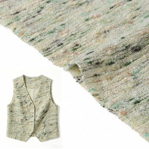 Tissu en tweed bouclé à rayures vert menthe et base blanche, en mélange de laine, pour gilet, manteau, blazer et robe printemps-automne - Product Image 1