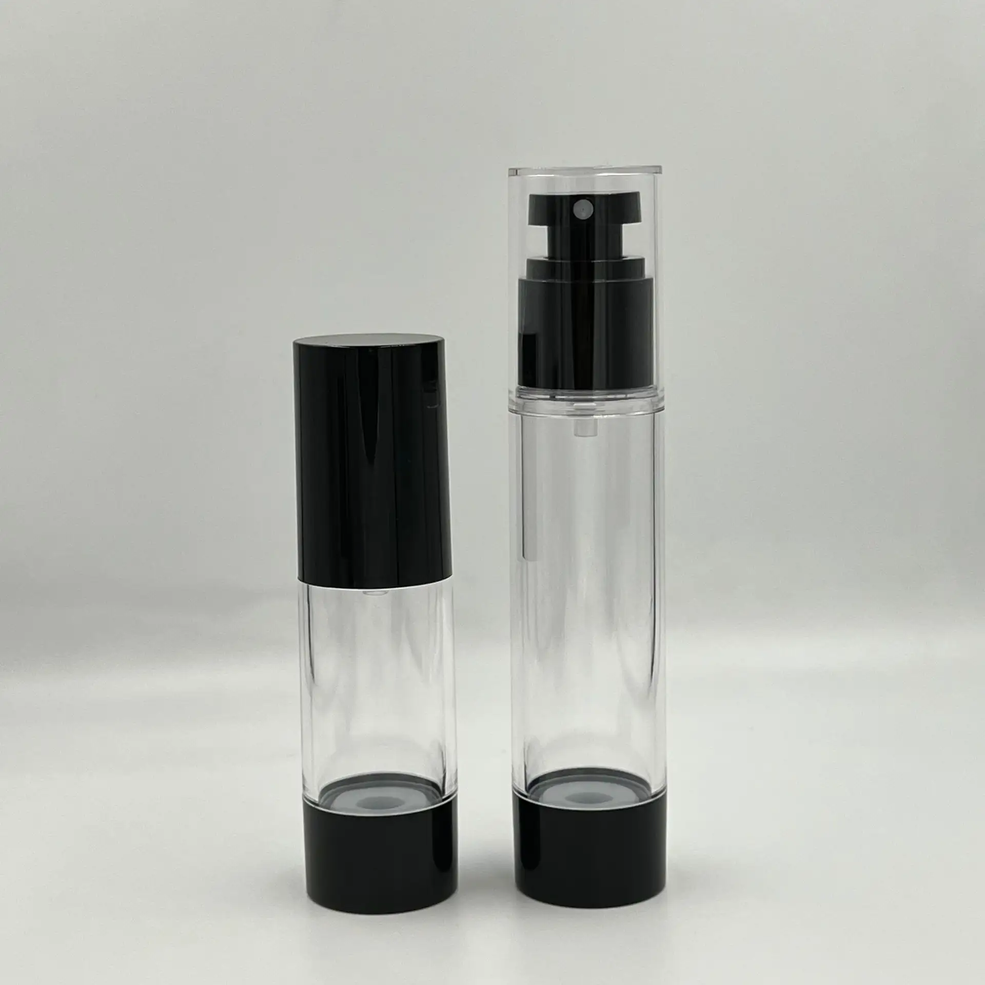 Refillable वायुहीन बोतल 15ml 30 ml 50ml 50ml 80ml 100ml 120ml काले प्लास्टिक कॉस्मेटिक लोशन हवा पंप बोतल