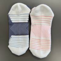 Chaussettes de sport professionnelles OEM personnalisées de haute qualité, respirantes, absorbant la transpiration, à coupe basse, en tissu éponge, pour la course et l'entraînement