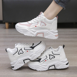 รองเท้าผ้าใบสีขาวสไตล์เกาหลีสำหรับผู้หญิง รุ่น New Spring Leisure Sports Joker - Product Image 4