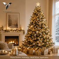 Couronne de Noël en métal avec eucalyptus, pommes de pin givrées et clochette en laiton pour porte d'entrée ou décoration murale