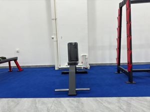 Banco de pesas comercial de 90 grados para entrenamiento de fuerza, gimnasio, fitness y ejercicios de hombros - Product Image 2