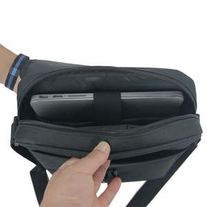 Sac bandoulière messager personnalisé pour homme avec logo, poche téléphone résistante à l'eau, design croisé – Vente en gros - Product Image 6