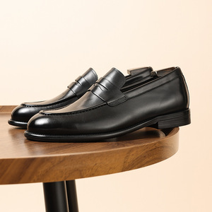 Les dernières tendances en matière de chaussures en cuir véritable pour hommes se vendent bien pour les événements formels, les fêtes et les occasions décontractées de haute qualité. - Product Image 3