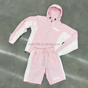 Ventes en gros personnalisées de vestes coupe-vent roses, sweats à capuche zippés et shorts en nylon, ensembles de jogging légers en deux pièces, ensembles de shorts coupe-vent - Product Image 1