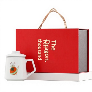 ชุดฝาปิดแก้วน้ำและแก้ว<span class=keywords><strong>ชา</strong></span>ส่วนตัวลาย<span class=keywords><strong>มังกร</strong></span> รุ่นพิเศษประจำปี<span class=keywords><strong>มังกร</strong></span> ชุดสามชิ้น สไตล์เทรนด์แห่งชาติ กล่องของขวัญแยกช่องชา/น้ำ - Product Image 1