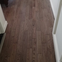 Plancher en bois massif naturel brillant, couleur bois de rose, acajou, bois massif, sol en bois dur imperméable